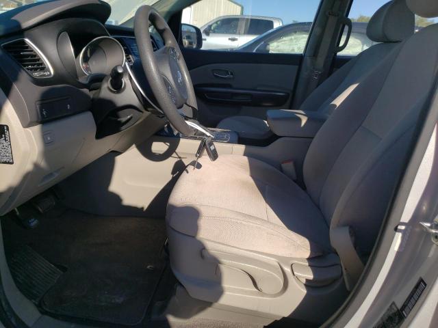 KNDMA5C17F6025726 - 2015 KIA SEDONA L SILVER photo 7