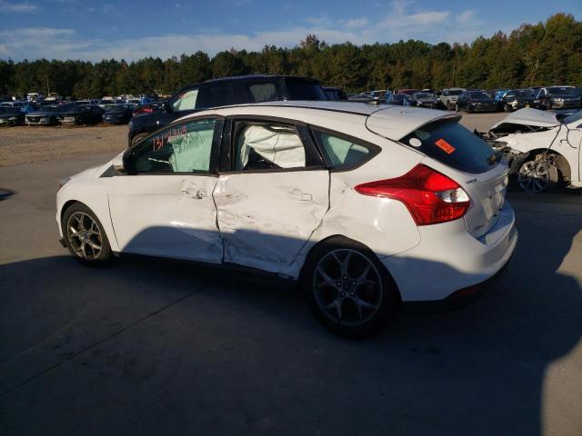 1FADP3K23EL422384 - 2014 FORD FOCUS SE WHITE photo 2