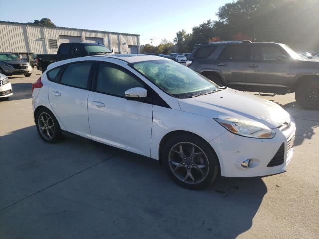 1FADP3K23EL422384 - 2014 FORD FOCUS SE WHITE photo 4