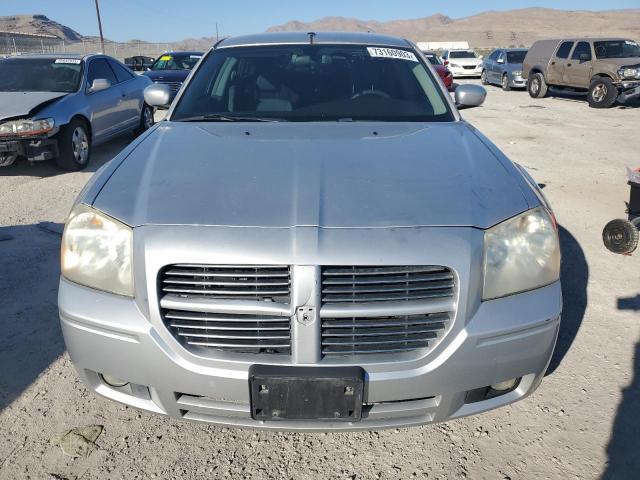 2D8FV48V45H686325 - 2005 DODGE MAGNUM SXT SILVER photo 5