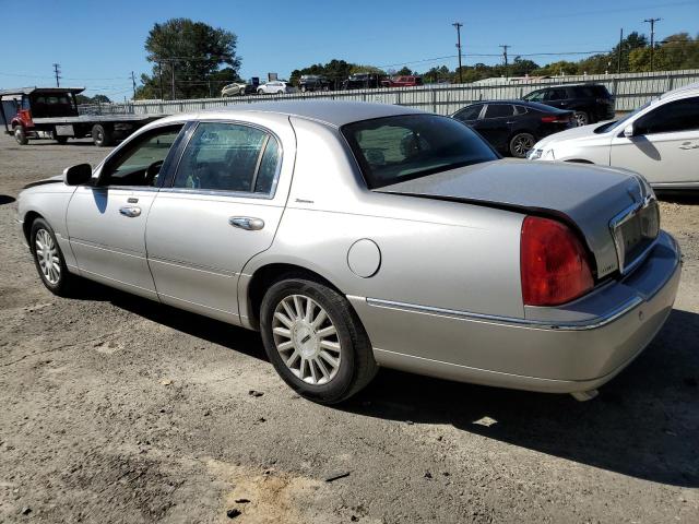 1LNHM81W64Y640659 - 2004 LINCOLN TOWN CAR EXECUTIVE SILVER photo 2