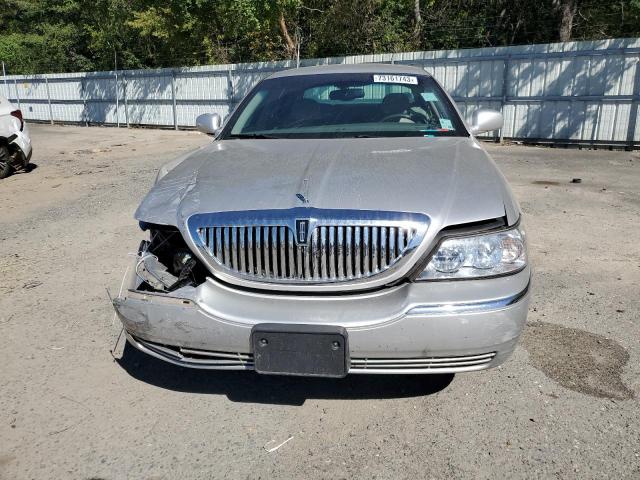 1LNHM81W64Y640659 - 2004 LINCOLN TOWN CAR EXECUTIVE SILVER photo 5