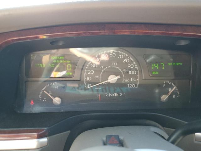 1LNHM81W64Y640659 - 2004 LINCOLN TOWN CAR EXECUTIVE SILVER photo 9