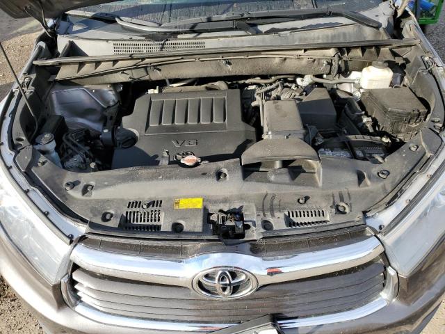 5TDZKRFHXGS165290 - 2016 TOYOTA HIGHLANDER LE BROWN photo 12