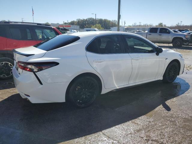 4T1G11AK7PU099402 - 2023 TOYOTA CAMRY SE NIGHT SHADE WHITE photo 3
