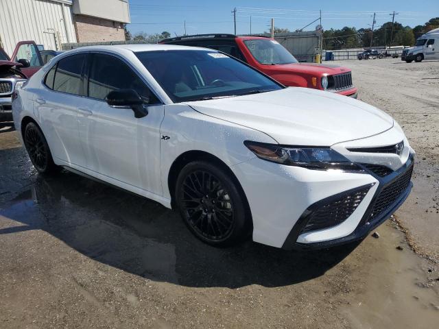 4T1G11AK7PU099402 - 2023 TOYOTA CAMRY SE NIGHT SHADE WHITE photo 4
