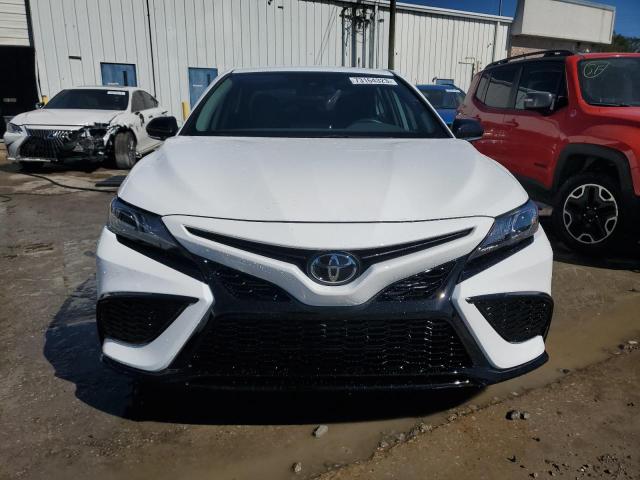 4T1G11AK7PU099402 - 2023 TOYOTA CAMRY SE NIGHT SHADE WHITE photo 5