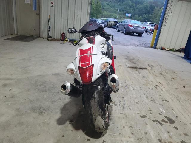 JS1GX72B1J2101078 - 2018 SUZUKI GSX1300 RA WHITE photo 4