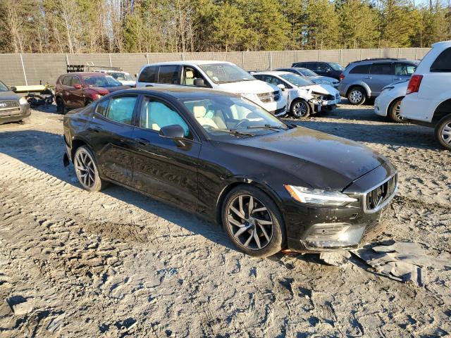 7JR102FK0KG001380 - 2019 VOLVO S60 T5 MOMENTUM BLACK photo 4