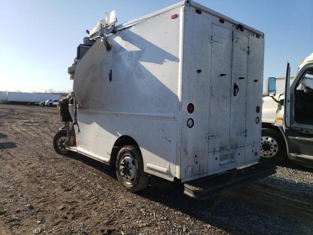 4UZAANCP05CU90853 - 2005 FREIGHTLINER CHASSIS M LINE WALK-IN VAN WHITE photo 2