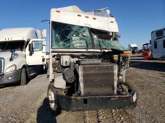 4UZAANCP05CU90853 - 2005 FREIGHTLINER CHASSIS M LINE WALK-IN VAN WHITE photo 5