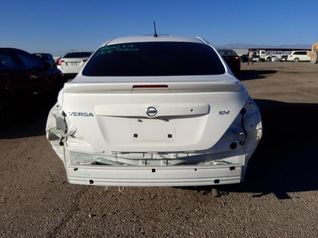 3N1CN7AP6JL851438 - 2018 NISSAN VERSA S WHITE photo 6