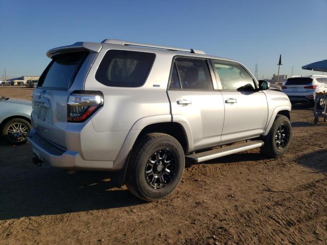 JTEBU5JR6J5529833 - 2018 TOYOTA 4RUNNER SR5/SR5 PREMIUM 银色 照片 3