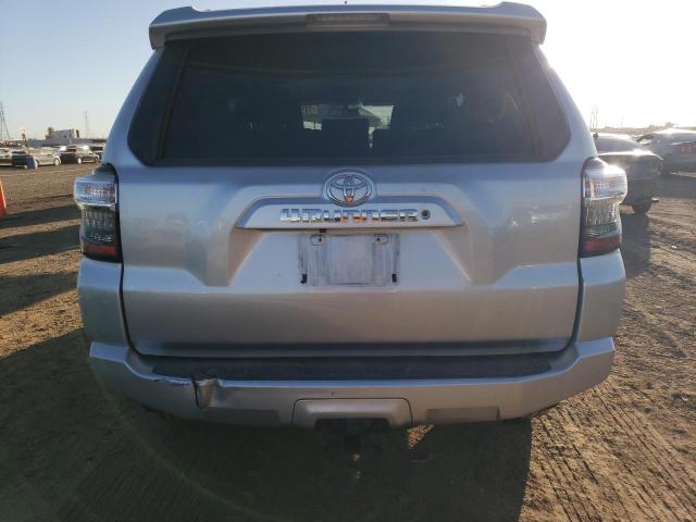 JTEBU5JR6J5529833 - 2018 TOYOTA 4RUNNER SR5/SR5 PREMIUM 银色 照片 6