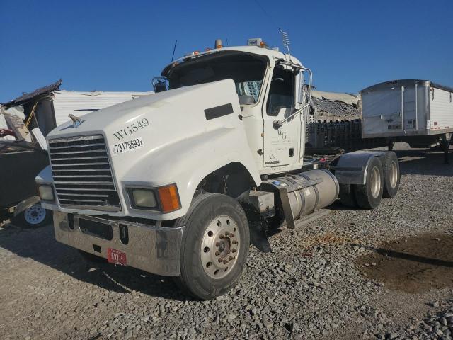 1M1AN12Y8BM007546 - 2011 MACK 600 CHU600 WHITE photo 2