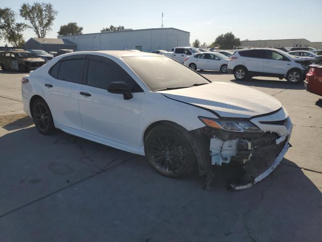 4T1B11HK6KU271749 - 2019 TOYOTA CAMRY L WHITE photo 4