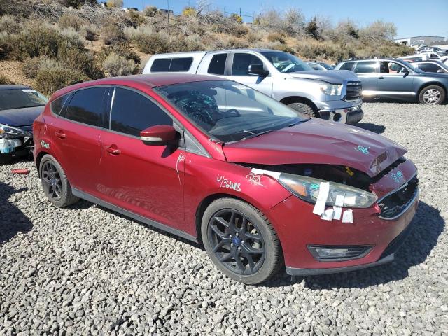 1FADP3K29GL388633 - 2016 FORD FOCUS SE RED photo 4