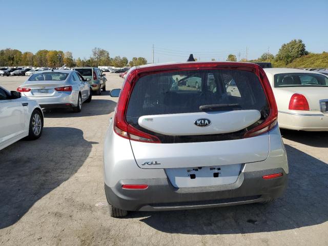 KNDJ23AU4L7021477 - 2020 KIA SOUL LX SILVER photo 6