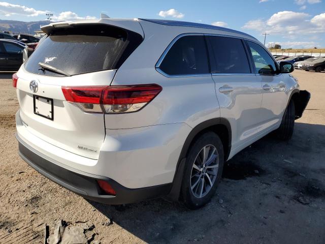 5TDJZRFH1JS548910 - 2018 TOYOTA HIGHLANDER SE WHITE photo 3