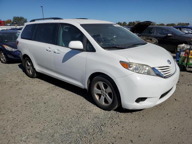 5TDKK3DC6FS530925 - 2015 TOYOTA SIENNA LE WHITE photo 4