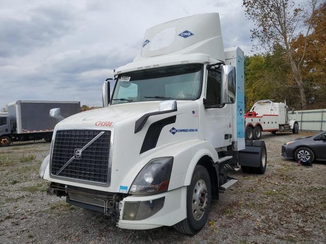 4V5N39UG6FN913317 - 2015 VOLVO VN VNL WHITE photo 2