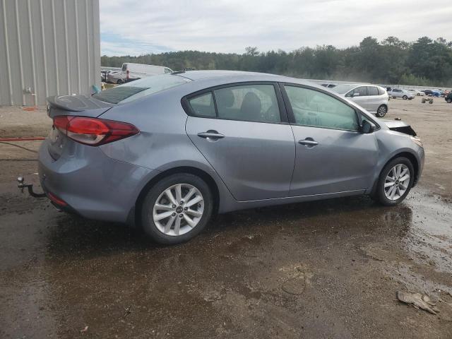 3KPFL4A75HE061657 - 2017 KIA FORTE LX GRAY photo 3