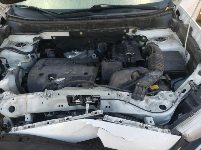 JA4AP3AW6JU020598 - 2018 MITSUBISHI OUTLANDER ES თეთრი ფოტო 11