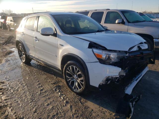 JA4AP3AW6JU020598 - 2018 MITSUBISHI OUTLANDER ES თეთრი ფოტო 4