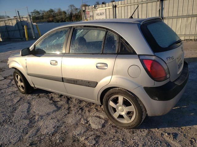 KNADE163X66057903 - 2006 KIA RIO 5 SILVER photo 2