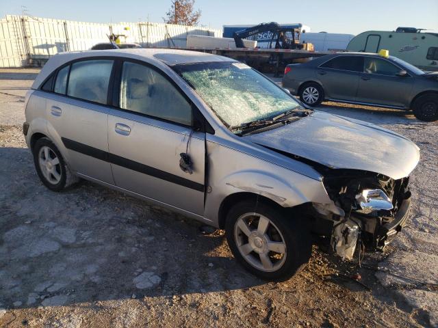 KNADE163X66057903 - 2006 KIA RIO 5 SILVER photo 4