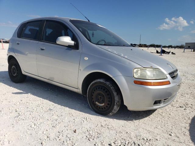 KL1TD66628B249312 - 2008 CHEVROLET AVEO BASE SILVER photo 4