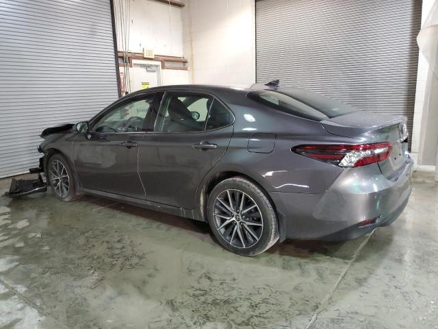 4T1F31AK6NU597710 - 2022 TOYOTA CAMRY XLE GRAY photo 2