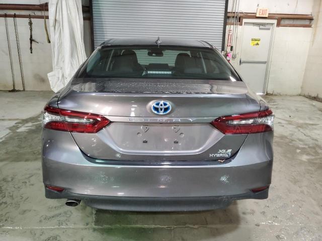 4T1F31AK6NU597710 - 2022 TOYOTA CAMRY XLE GRAY photo 6