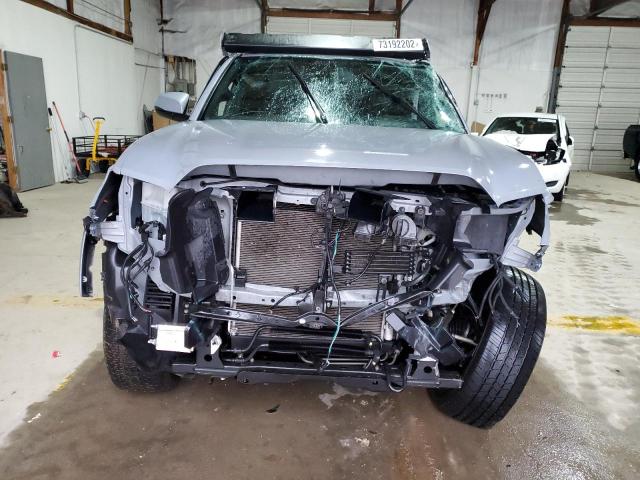 3TMGZ5AN4JM145987 - 2018 TOYOTA TACOMA DOUBLE CAB 灰色 照片 5