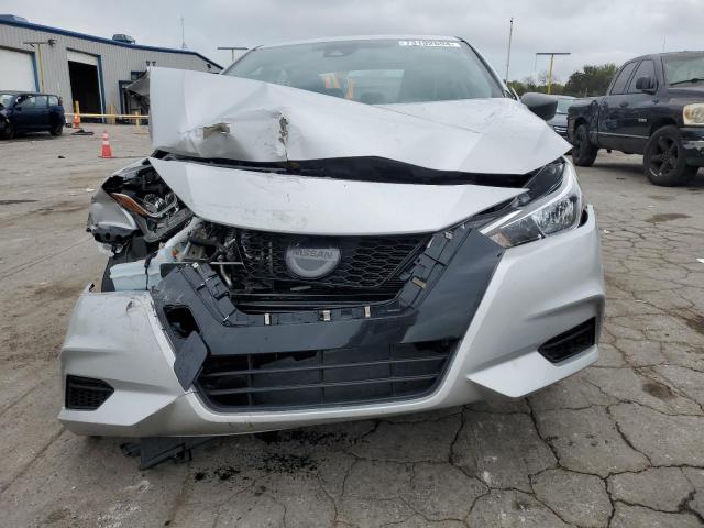 3N1CN8DV6ML877686 - 2021 NISSAN VERSA S SILVER photo 5