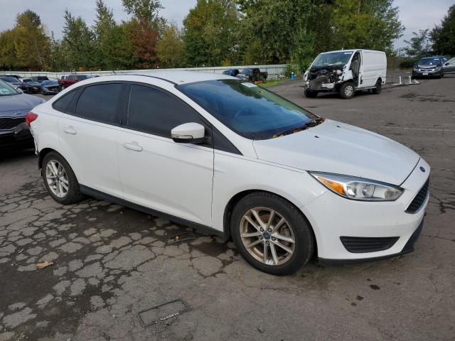 1FADP3F23FL233570 - 2015 FORD FOCUS SE WHITE photo 4