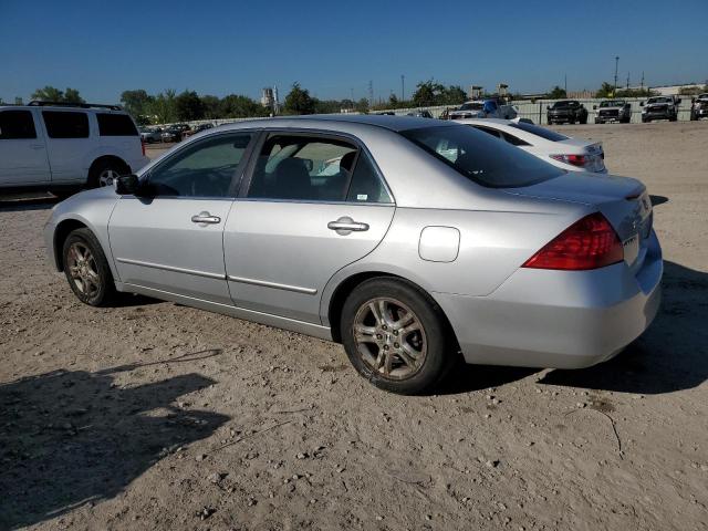 1HGCM56386A014555 - 2006 HONDA ACCORD SE SILVER photo 2