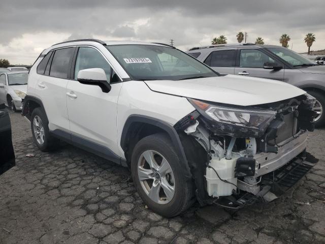 2T3W1RFV3MW161460 - 2021 TOYOTA RAV4 XLE WHITE photo 4