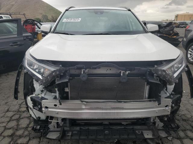 2T3W1RFV3MW161460 - 2021 TOYOTA RAV4 XLE WHITE photo 5