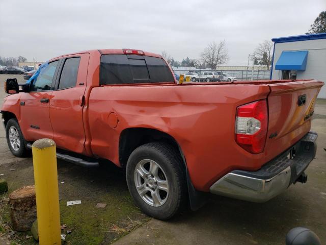 5TFUY5F12JX746532 - 2018 TOYOTA TUNDRA DOUBLE CAB SR/SR5 ORANGE photo 2