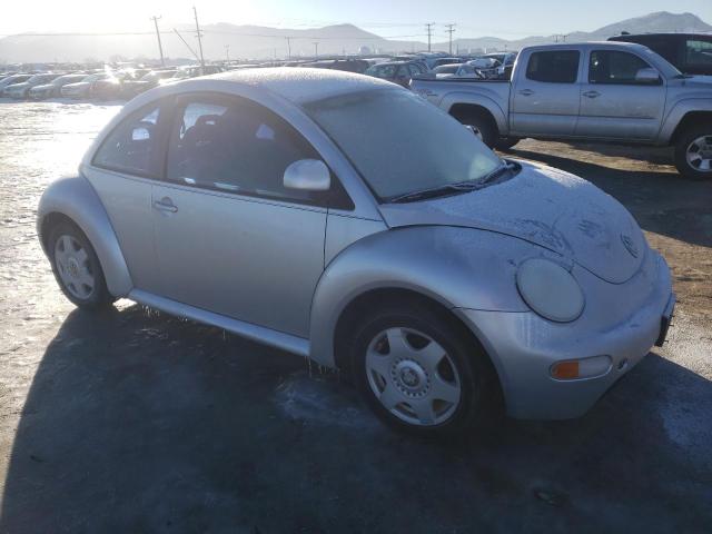 3VWBB61C1WM043893 - 1998 VOLKSWAGEN NEW BEETLE SILVER photo 4