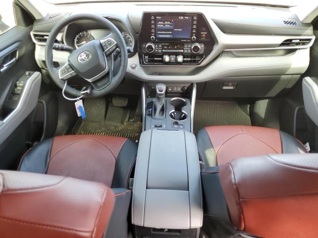 5TDGZRAH4NS135404 - 2022 TOYOTA HIGHLANDER XLE SILVER photo 8