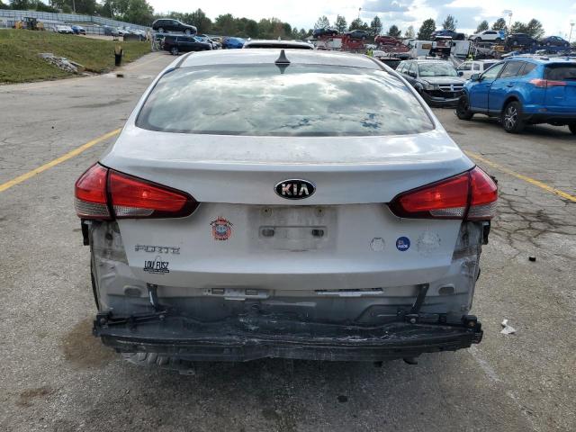 3KPFK4A78JE213004 - 2018 KIA FORTE LX SILVER photo 6