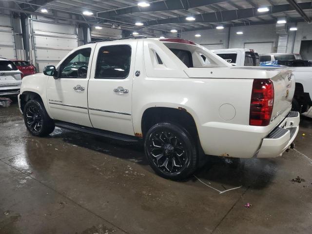 3GNTKGE74DG315222 - 2013 CHEVROLET AVALANCHE LTZ WHITE photo 2