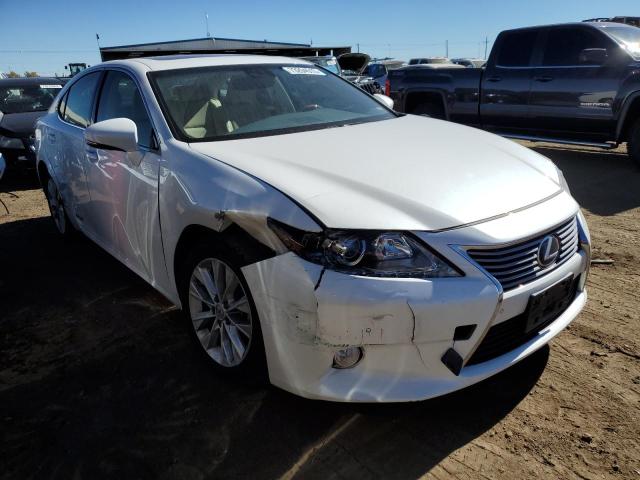 JTHBW1GG7E2072758 - 2014 LEXUS ES 300H WHITE photo 4