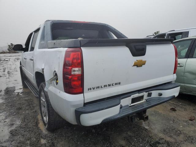 3GNTKEE79CG243288 - 2012 CHEVROLET AVALANCHE LS WHITE photo 2