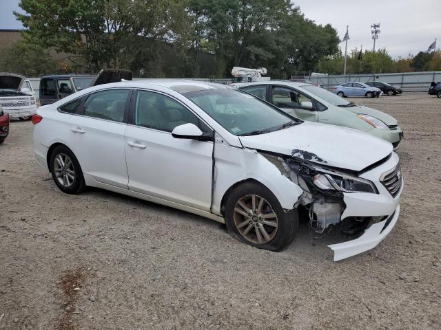 5NPE24AF9FH146063 - 2015 HYUNDAI SONATA SE WHITE photo 4