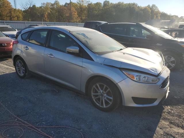 1FADP3K2XGL352241 - 2016 FORD FOCUS SE SILVER photo 4