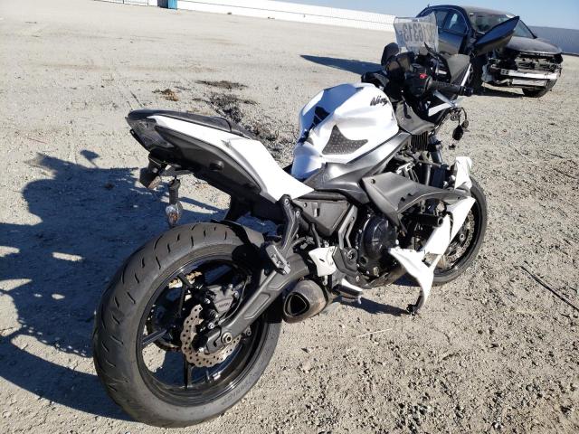 JKAEXEJ19HDA00571 - 2017 KAWASAKI EX650 J თეთრი ფოტო 4