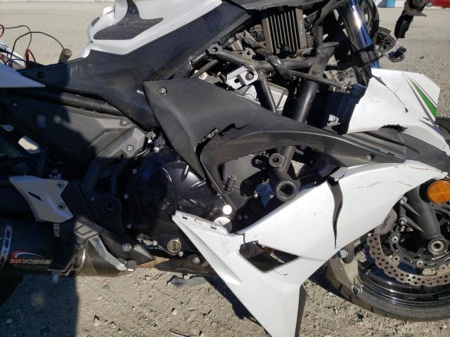 JKAEXEJ19HDA00571 - 2017 KAWASAKI EX650 J თეთრი ფოტო 7